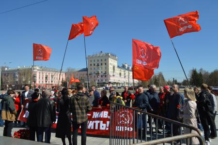 Алтайский край. Барнаульские коммунисты возложили цветы к памятнику В.И. Ленину