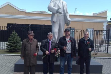 Алтайский край. Барнаульские коммунисты возложили цветы к памятнику В.И. Ленину