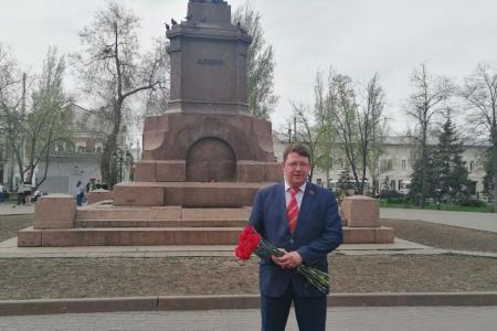 В Самаре возложили цветы в день 154-ой годовщины со дня рождения Владимира Ленина
