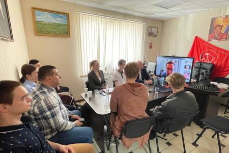 Политическая учёба комсомола продолжается