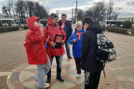 Костромские коммунисты викторину, посвященную Дню космонавтики