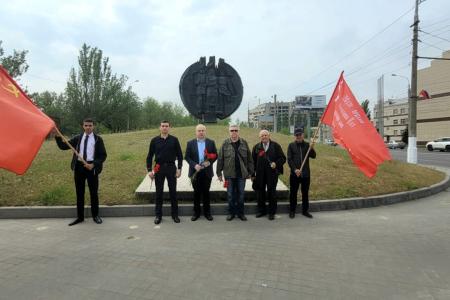 Волгоградская область. Коммунисты и комсомольцы проводят массовую акцию «Вахта памяти»