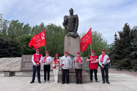 Волгоградская область. Коммунисты и комсомольцы проводят массовую акцию «Вахта памяти»