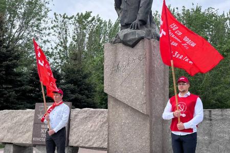 Волгоградская область. Коммунисты и комсомольцы проводят массовую акцию «Вахта памяти»