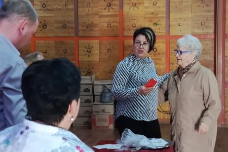 Забайкальские коммунисты наградили детей войны Ясногорска Оловяннинского района в преддверии 9 Мая