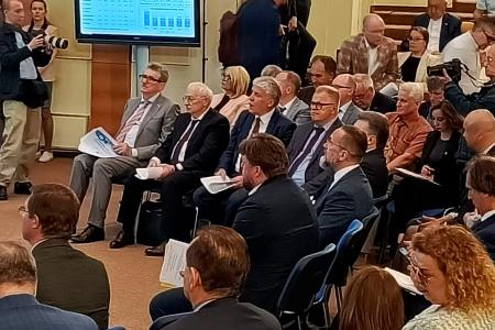 Подмосковные коммунисты приняли участие в парламентских слушаниях в Государственной Думе