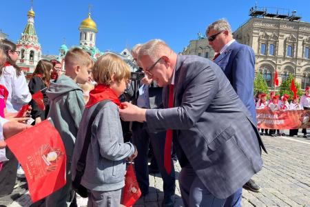Депутат КПРФ Александр Наумов: «Мы все были пионерами. Мы передаем подрастающему поколению любовь к нашей великой Родине – России!»