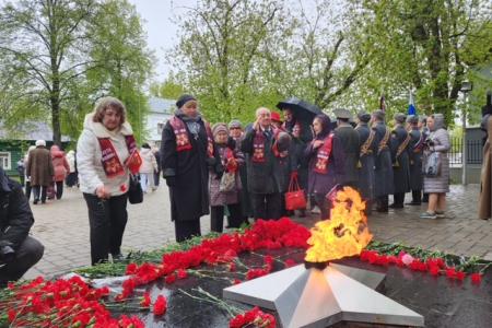 Подмосковные коммунисты: Этих дней не смолкнет слава, не померкнет никогда! С Днем Великой Победы!