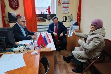 Руководитель фракции КПРФ в Мособлдуме Александр Наумов провел прием граждан в Кашире