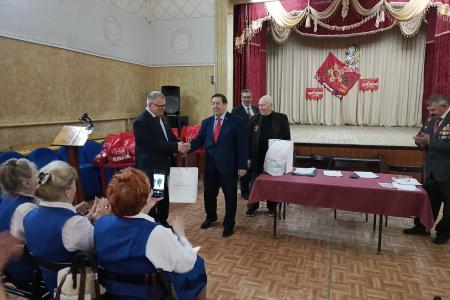 Руководитель фракции КПРФ в Мособлдуме Александр Наумов поздравил с Днем Победы детей войны в Кашире