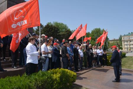 Дагестанские коммунисты провели шествие, посвященное празднику Международной солидарности трудящихся