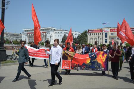 Дагестанские коммунисты провели шествие, посвященное празднику Международной солидарности трудящихся
