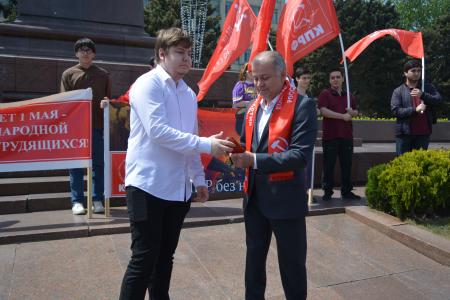 Дагестанские коммунисты провели шествие, посвященное празднику Международной солидарности трудящихся