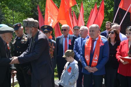 Дагестан. Возложение цветов на День Победы в Махачкале: дань уважения героям и сохранение памяти о войне