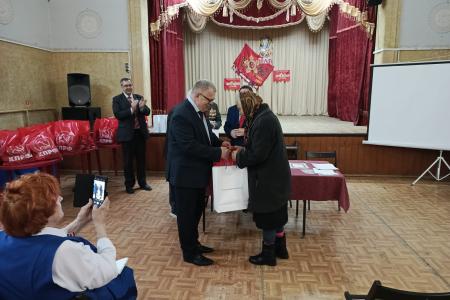 Руководитель фракции КПРФ в Мособлдуме Александр Наумов поздравил с Днем Победы детей войны в Кашире