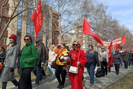 Новосибирск отпраздновал Первомай шествием и митингом