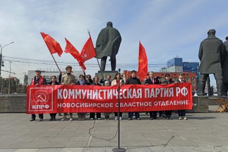 Новосибирск отпраздновал Первомай шествием и митингом