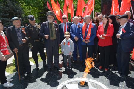 Дагестан. Возложение цветов на День Победы в Махачкале: дань уважения героям и сохранение памяти о войне