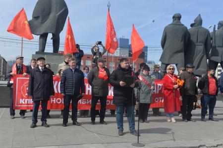 Новосибирск отпраздновал Первомай шествием и митингом