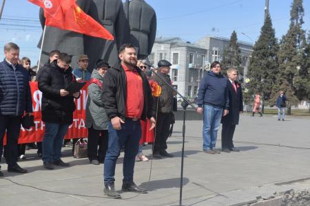 Новосибирск отпраздновал Первомай шествием и митингом