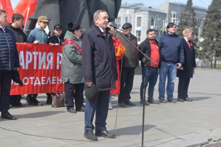 Новосибирск отпраздновал Первомай шествием и митингом