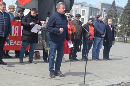 Новосибирск отпраздновал Первомай шествием и митингом