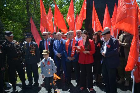 Дагестан. Возложение цветов на День Победы в Махачкале: дань уважения героям и сохранение памяти о войне
