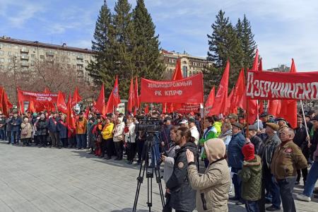 Новосибирск отпраздновал Первомай шествием и митингом