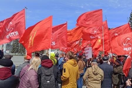 Новосибирск отпраздновал Первомай шествием и митингом