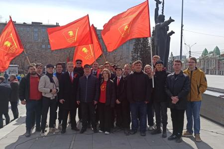 Новосибирск отпраздновал Первомай шествием и митингом