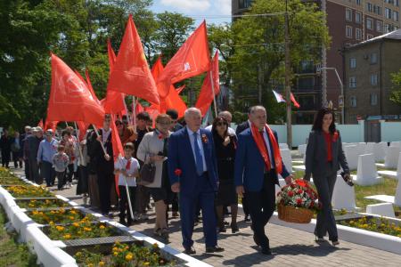 Дагестан. Возложение цветов на День Победы в Махачкале: дань уважения героям и сохранение памяти о войне