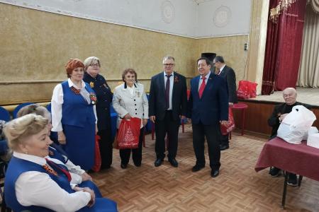 Руководитель фракции КПРФ в Мособлдуме Александр Наумов поздравил с Днем Победы детей войны в Кашире