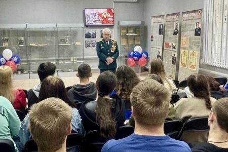 Сергей Гаврилов поздравил белгородцев и воронежцев с Днём Победы