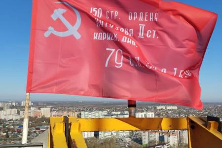Крановщики Нижнего Новгорода совместно с НРО КПРФ поздравили нижегородцев с Днем Победы