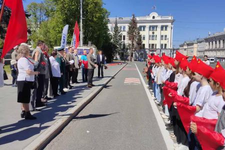 В Чебоксарах прошла торжественная линейка, посвящённая Дню пионерии