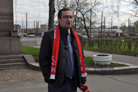 В Ленинграде (Санкт-Петербурге) празднование Первомая началось у монумента первой революционной маевке