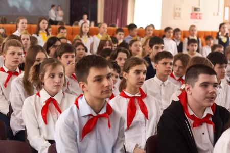 Подмосковные коммунисты: Этих дней не смолкнет слава, не померкнет никогда! С Днем Великой Победы!