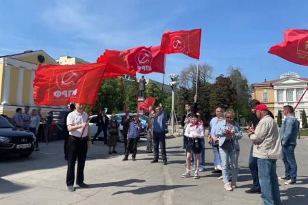 Саратовские коммунисты автопробегом отметили Первомай