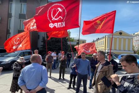 Саратовские коммунисты автопробегом отметили Первомай