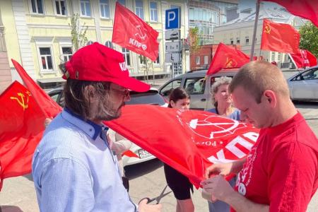 Саратовские коммунисты автопробегом отметили Первомай
