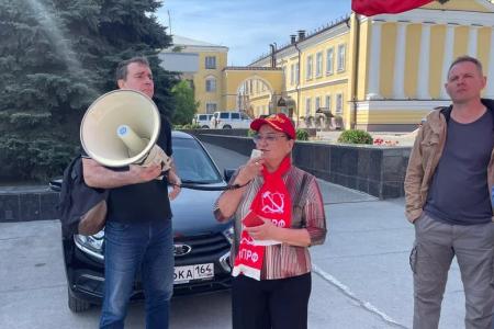 Саратовские коммунисты автопробегом отметили Первомай