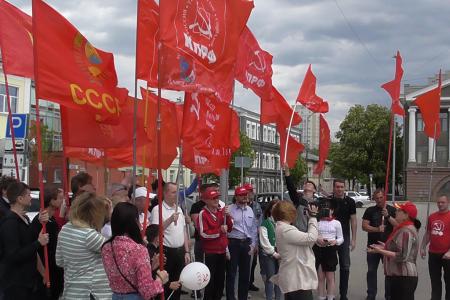 Саратовские коммунисты автопробегом отметили Первомай