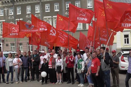 Саратовские коммунисты автопробегом отметили Первомай