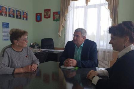 Саратовская область. В рамках визита в Турковский район депутат Госдумы О.Н. Алимова встретилась с главой района А.В. Никитиным