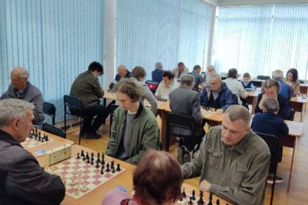 В Саратове состоялся шахматный турнир КПРФ, посвященный 79-й годовщине Победы