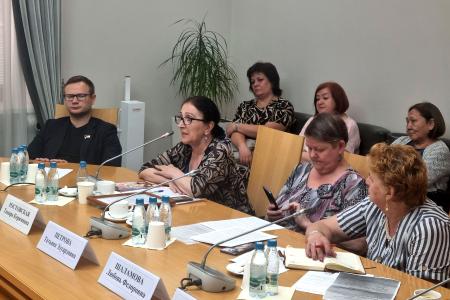 Депутаты фракции КПРФ в Государственной Думе обсудили задачи законодательства по защите детей