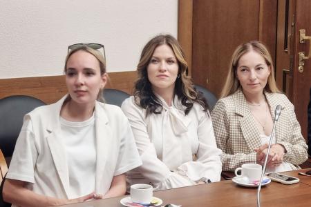 Мария Дробот встретилась с руководителями творческих коллективов и артистами пионерского праздника на Красной площади