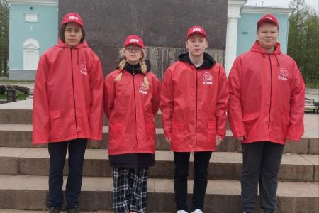 Коммунисты и комсомольцы Ленинградской области отметили Первомай