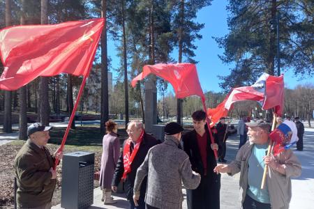Коммунисты и комсомольцы Ленинградской области отметили Первомай