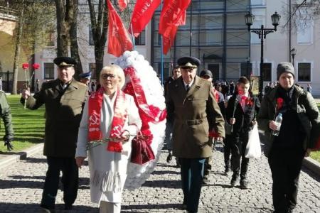 Новгородские коммунисты отметили День Великой Победы
